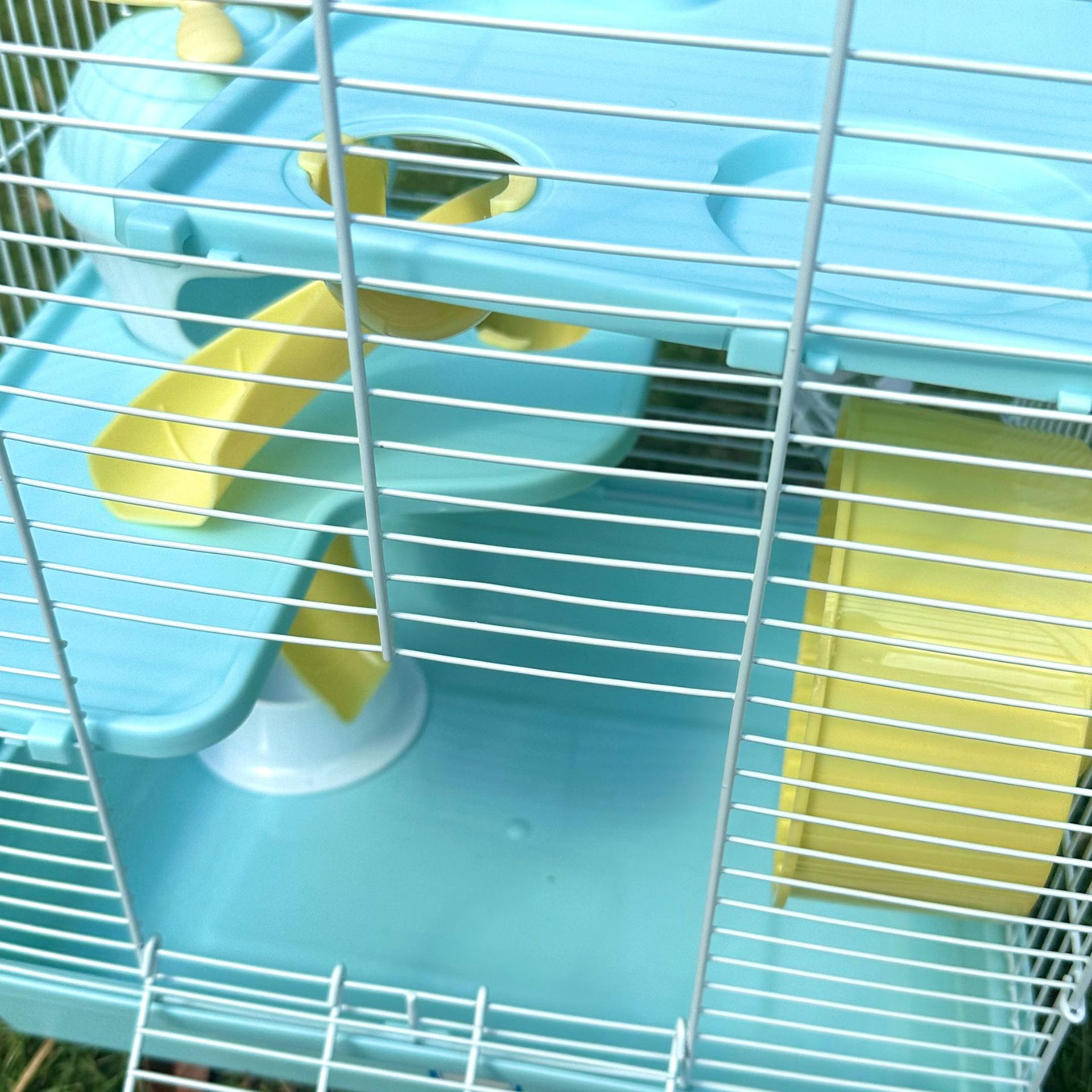 Jaula de hamster más alta gran villa de tres niveles más alta pequeña jaula de molino de viento oso de oro 3502 color de dibujos animados dos puertas hamster suministros Specification image