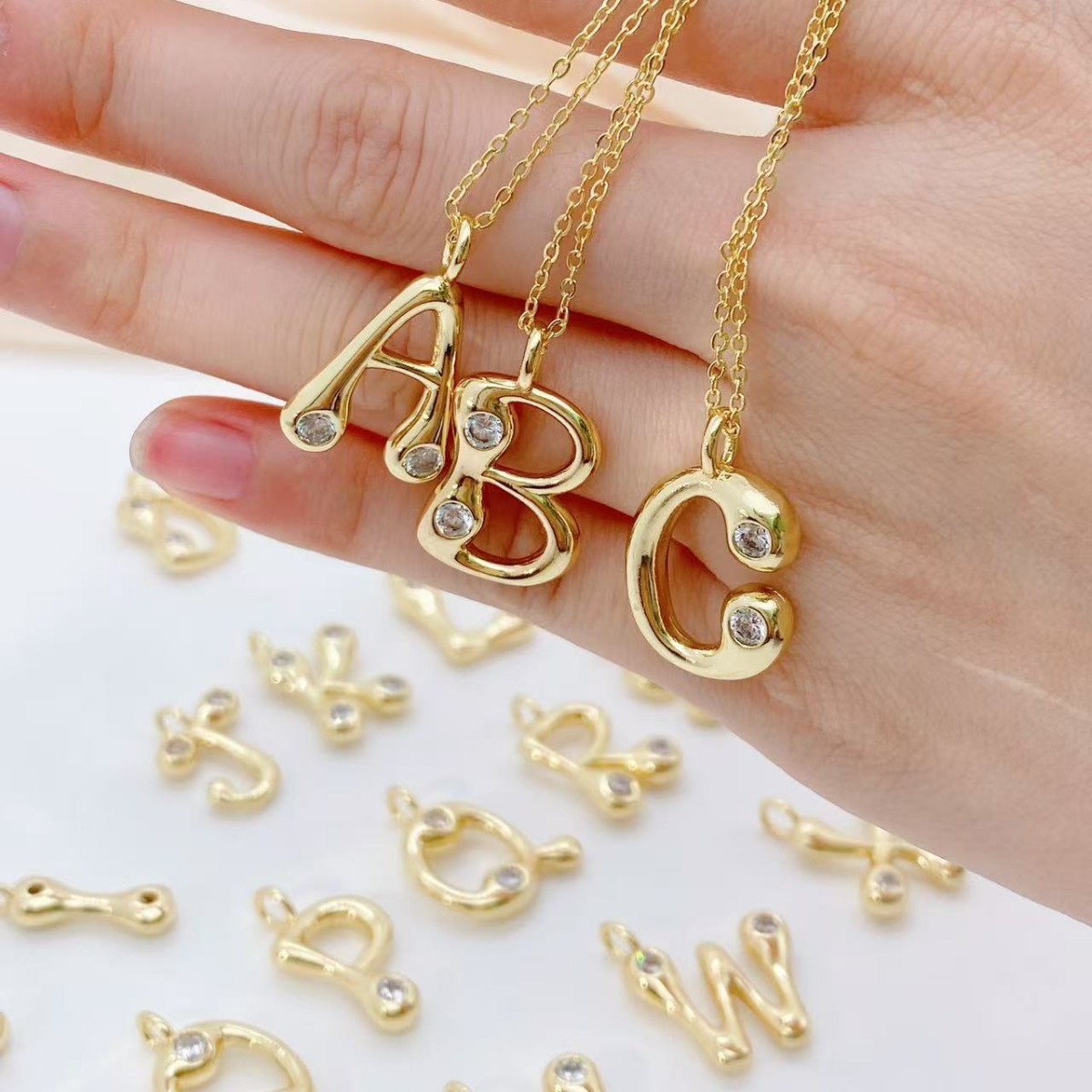 European and American cross-border personalized creative English letter pendant, single pendant, 18K gold-plated necklace, collarbone chain pendant, diy accessory details Picture