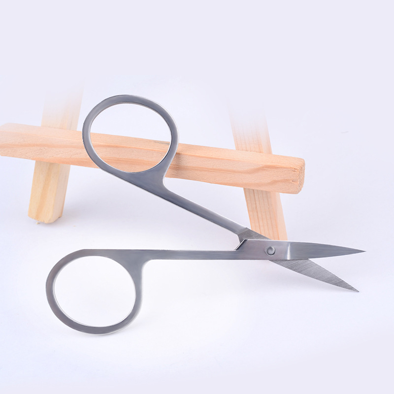 Manzilin beauty and makeup tools, stainless steel mirror light small scissors, nail clippers, straightening head and nose hair clippers, multi-functional Application Scenario
