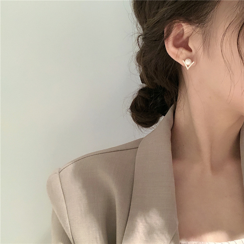 S925 Silver Needle Zircon natural pearl stud earrings with a high-end design, a simple and versatile Korean ear accessory that exudes feminine charm details Picture