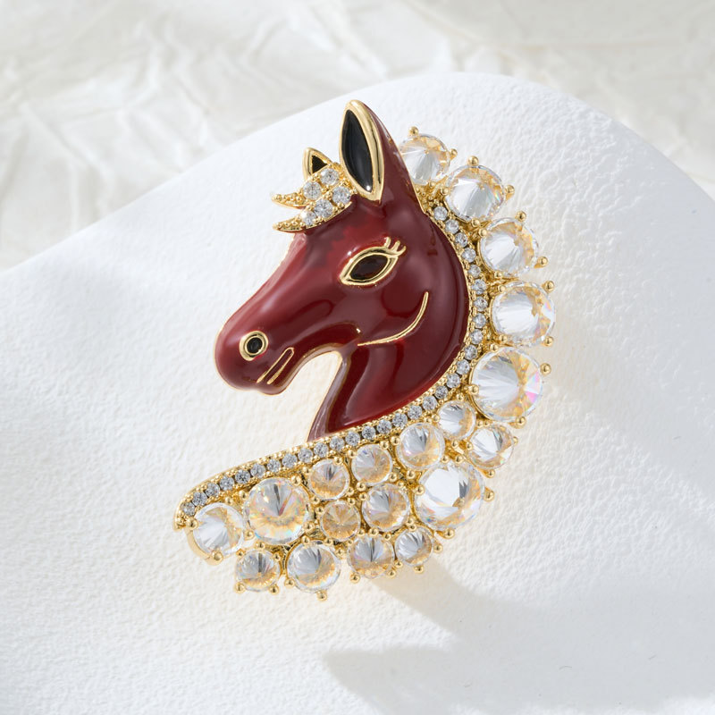 Original design: Good Luck Horse Head brooch, copper inlaid with zircon, real gold electroplated with oil, exquisite brooch, suitable for both men and women