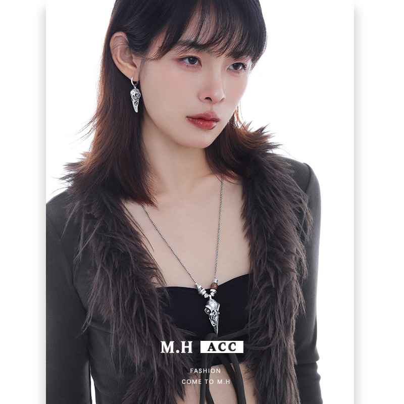 复古朋克乌鸦骷髅吊坠项链女款原创设计感个性嘻哈潮流毛衣链配饰 Specification image