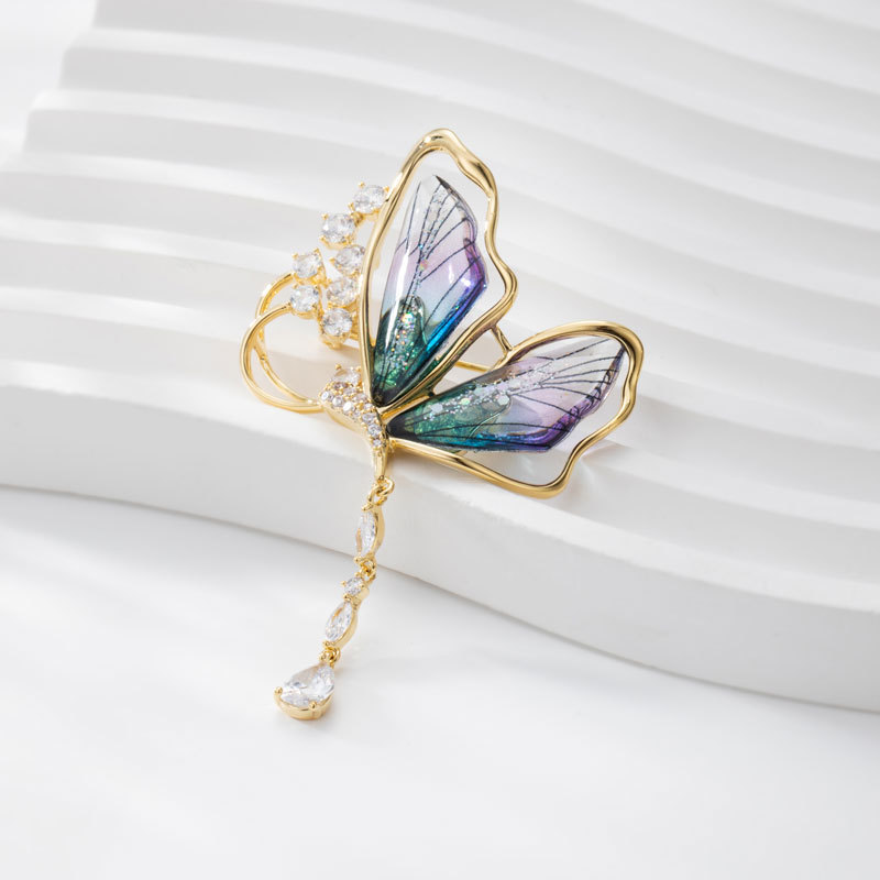 Semi-transparent butterfly tassel brooch, light luxury and versatile insect corsage, new personalized cardigan suit pin accessory Application Scenario