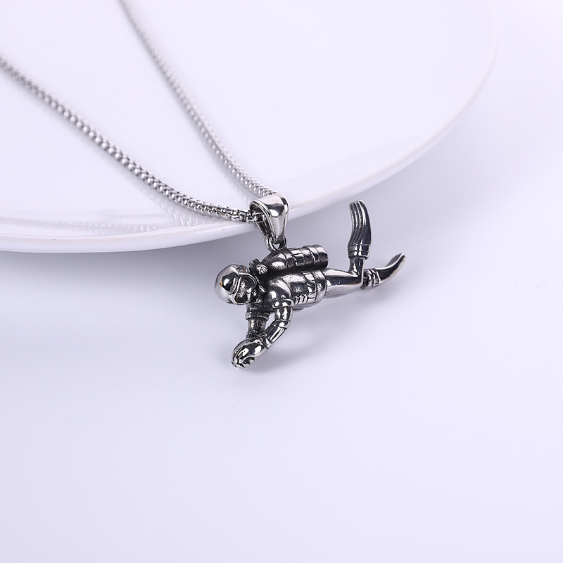 European and American trendy and individualistic hip-hop diver men's long necklace in stock, direct supply, pendant accessories wholesale details Picture