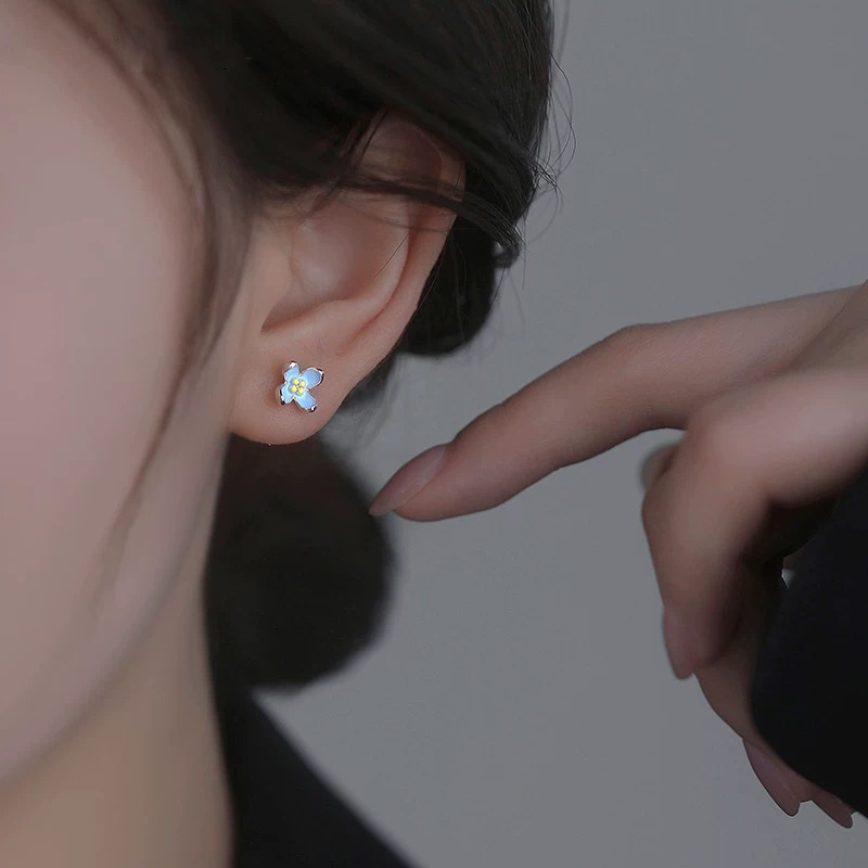 S925 Silver Ear Stud earrings for women's ear piercings, a new bestseller in 2025 with a niche design. The ear bone stud earrings exude a sense of high-end quality Application Scenario