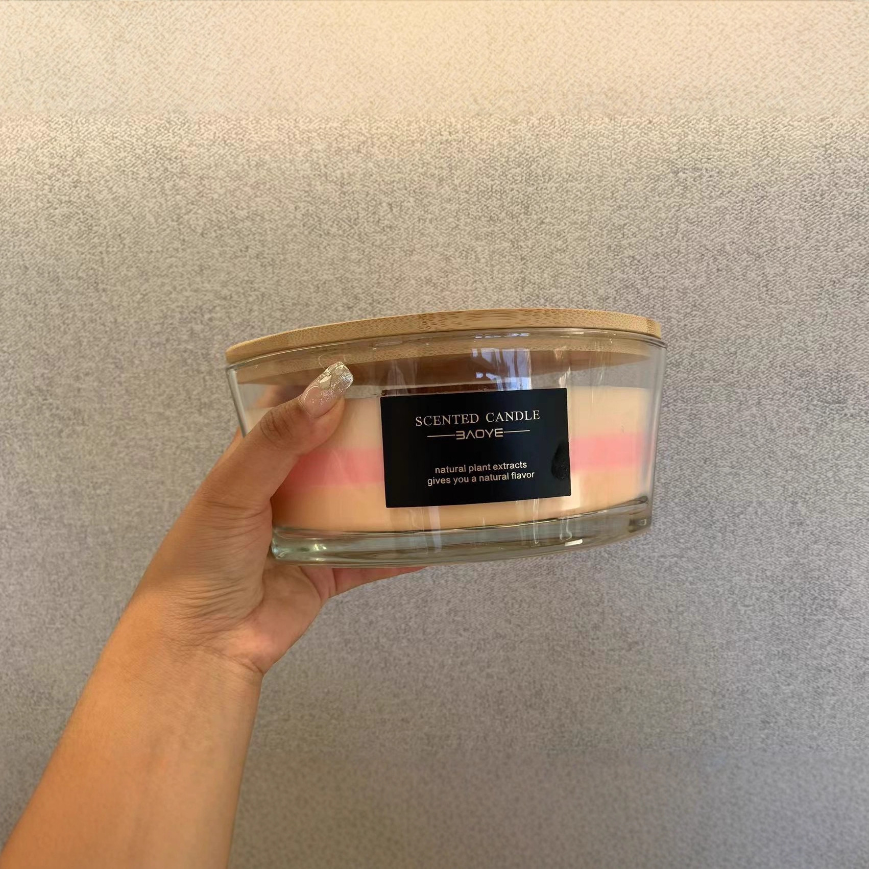Yang Ji's same style boar-shaped scented candle, glass cup, double wooden core home decoration souvenir, elegant style, white voice, coast Specification image