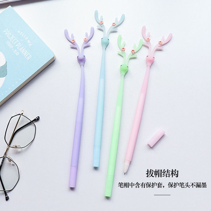A light and fresh soft silicone deer pen barrel for children, primary and secondary school students, and teenage girls. A black pen core writing pen Application Scenario