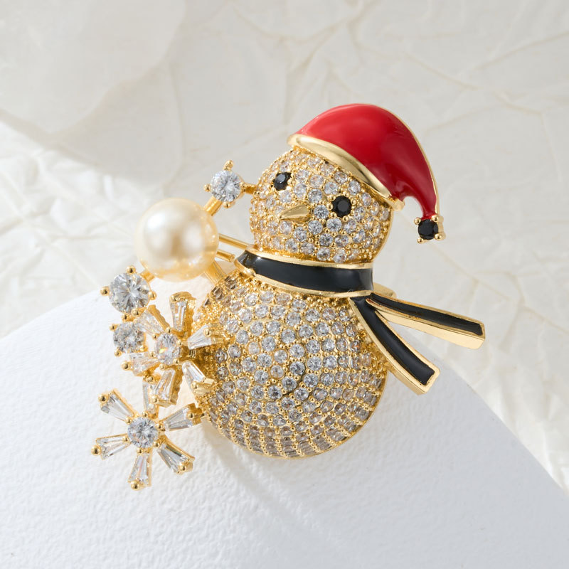 Christmas gift: A stylish and high-end three-dimensional zirconium-inlaid snowman brooch, a copper alloy zirconium-inlaid oil-drip pin, and other clothing accessories Christmas gift: A stylish and high-end three-dimensional zirconium-inlaid snowman brooch, a copper alloy zirconium-inlaid oil-drip pin, and other clothing accessories