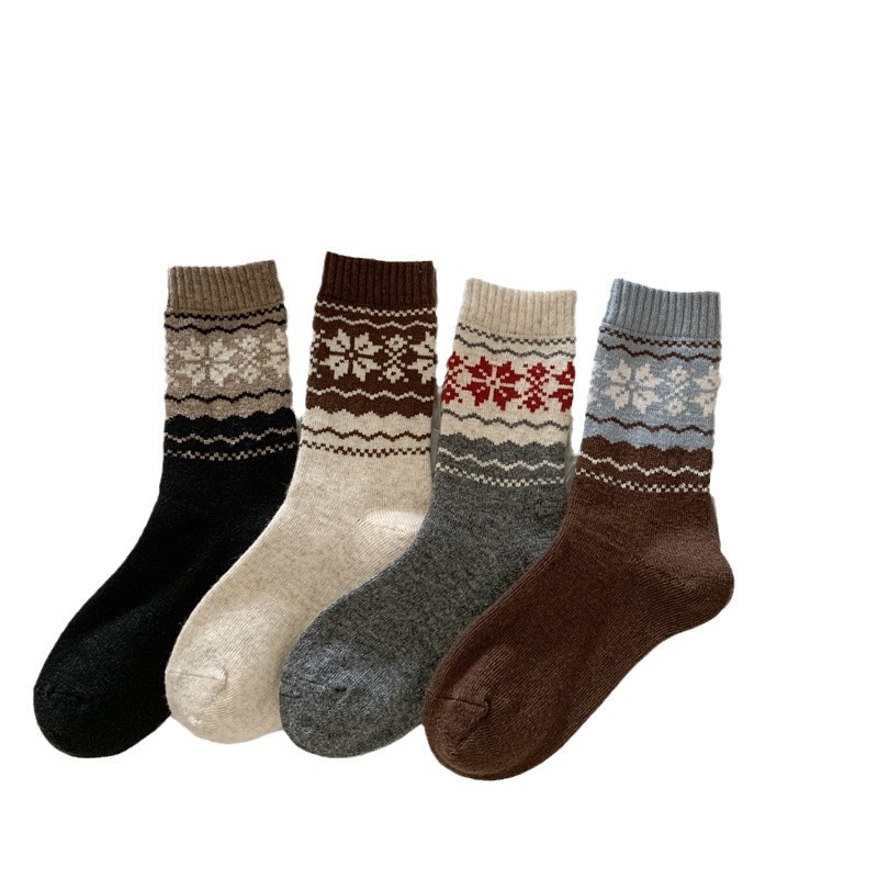Thick and warm Fairisland retro wool striped socks for women, Japanese style autumn and winter color-blocked snow pattern pile socks Item Picture