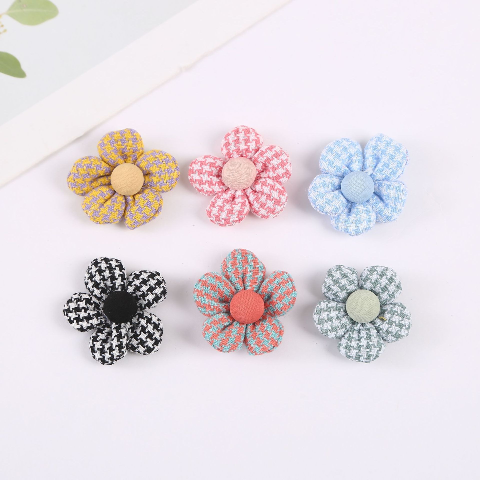 Korean-style fresh and light five-petal checkered pattern decorative small flower flower shoes, hats, clothing, accessories, semi-finished accessories and accessories details Picture