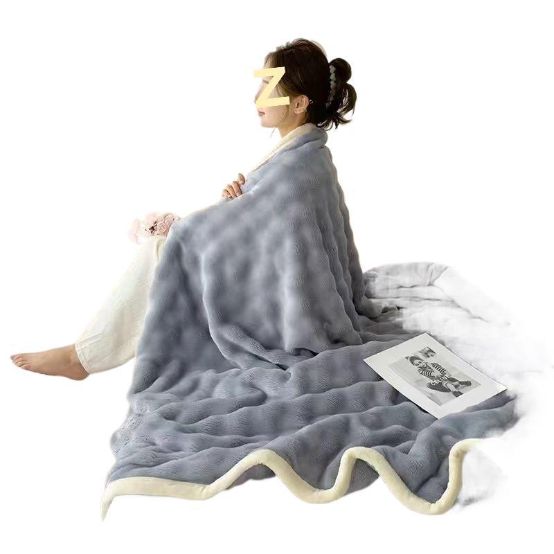 The winter blanket is thickened with rabbit hair, bubble fleece and flannel. It can be covered or laid. It is a light luxury and warm double-sided fleece blanket for dormitories Item Picture