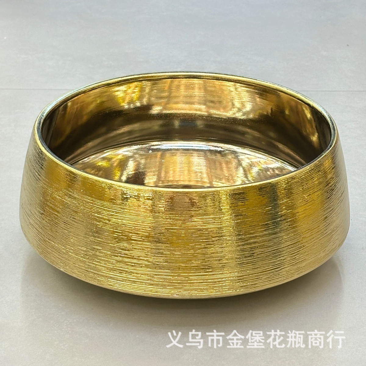 Light luxury horizontal striped gilded ceramic flower POTS, large flower art planting POTS for clubs, high-end indoor decoration flower POTS and basins Specification image