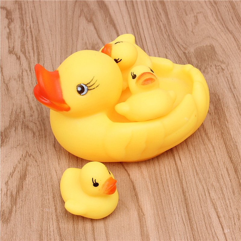 Wholesale "Jiaojiao Duck" in large and small net bags, mother and baby ducks, playable ducks, baby bath and swimming toys Application Scenario