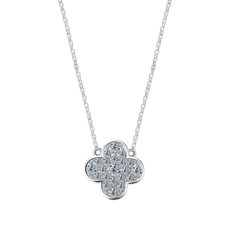 Zhuoheng Select s925 Pure Silver four-leaf Clover Necklace, high-end and light luxury Moissanite collarbone chain, non-fading Valentine's Day gift necklace Application Scenario