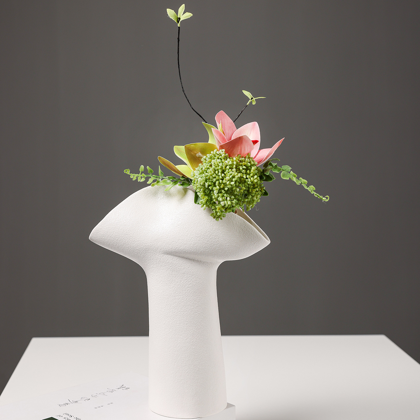 2025 New creative French flower arrangement vase, simple ceramic flower vase, hotel living room dining table, dried and fresh flowers, hydroponic decoration, home decor details Picture