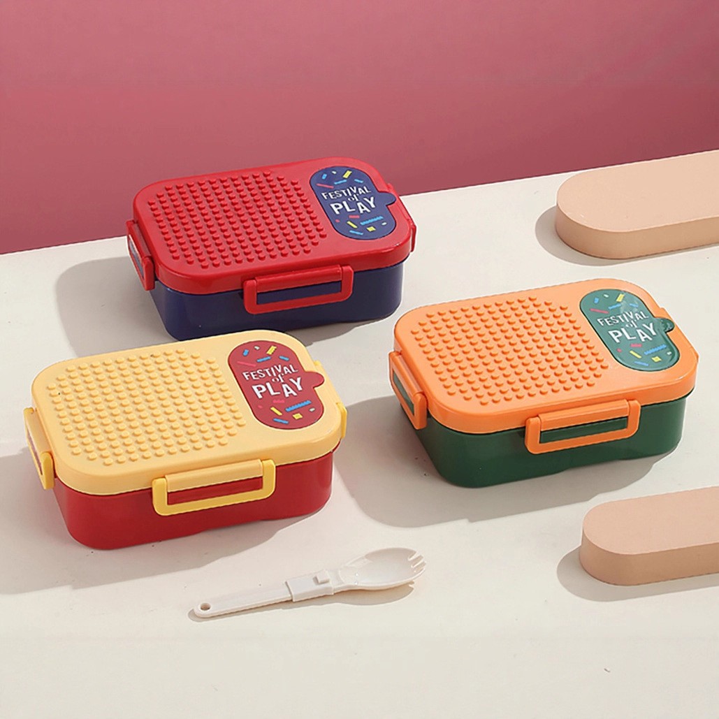 Cross-border cartoon independent sealed building block plastic lunch box, children's portable fruit compartments bento box with folding spoon