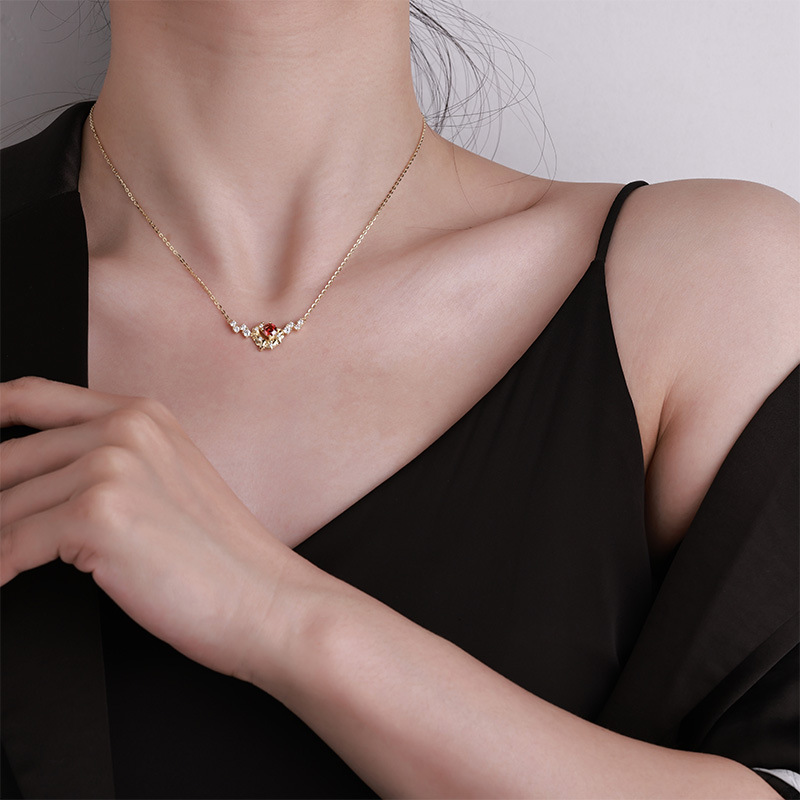 卓恒甄选S925银项饰不规则月亮镶嵌鸽血红莫桑东方复古绝美项链