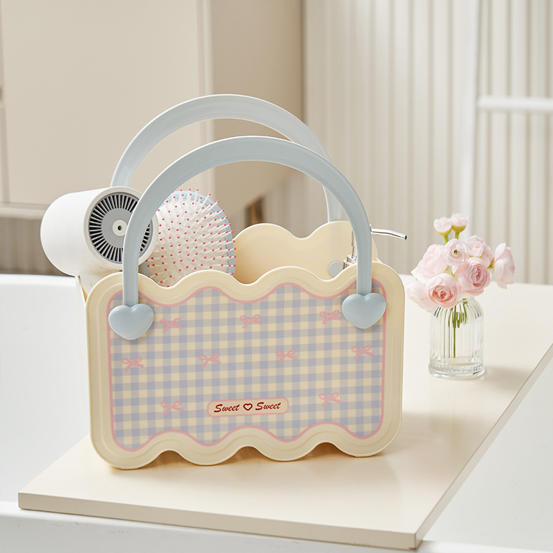 Sweetheart girl's hand-held checkered bath basket can drain water, buy vegetable basket, bathroom household items, love storage basket, bathhouse details Picture