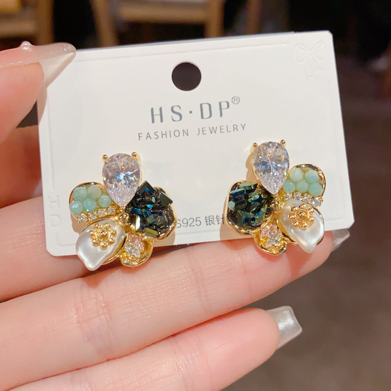 Korean-style, fashionable, light luxury, super dazzling handcrafted flower-shaped stud earrings s925 with silver needles, exquisite and personalized, versatile earrings for women Application Scenario
