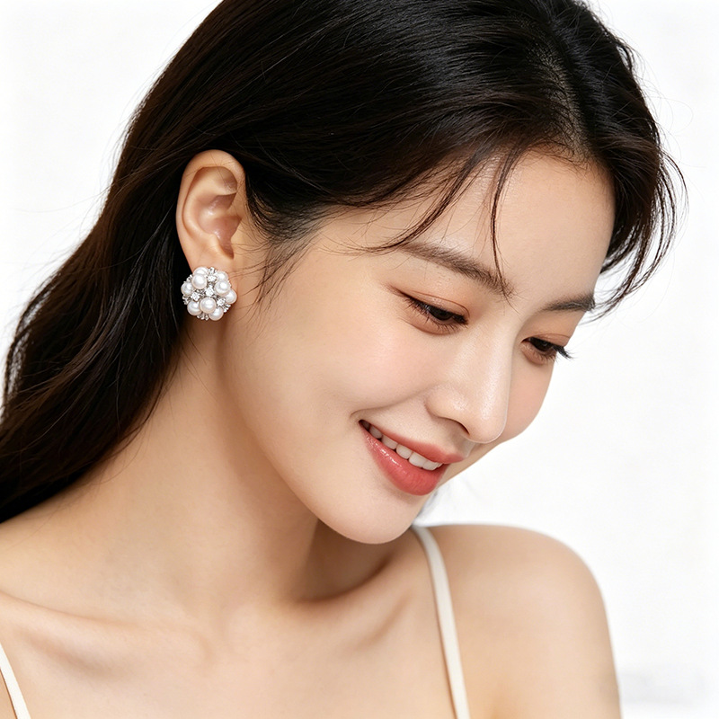 The pearl flower ball stud earrings, the same style as Zhao Lusi, are a light luxury and exquisite commuter small daily wear earrings. They were a bestseller in the 2026 live stream for women Application Scenario