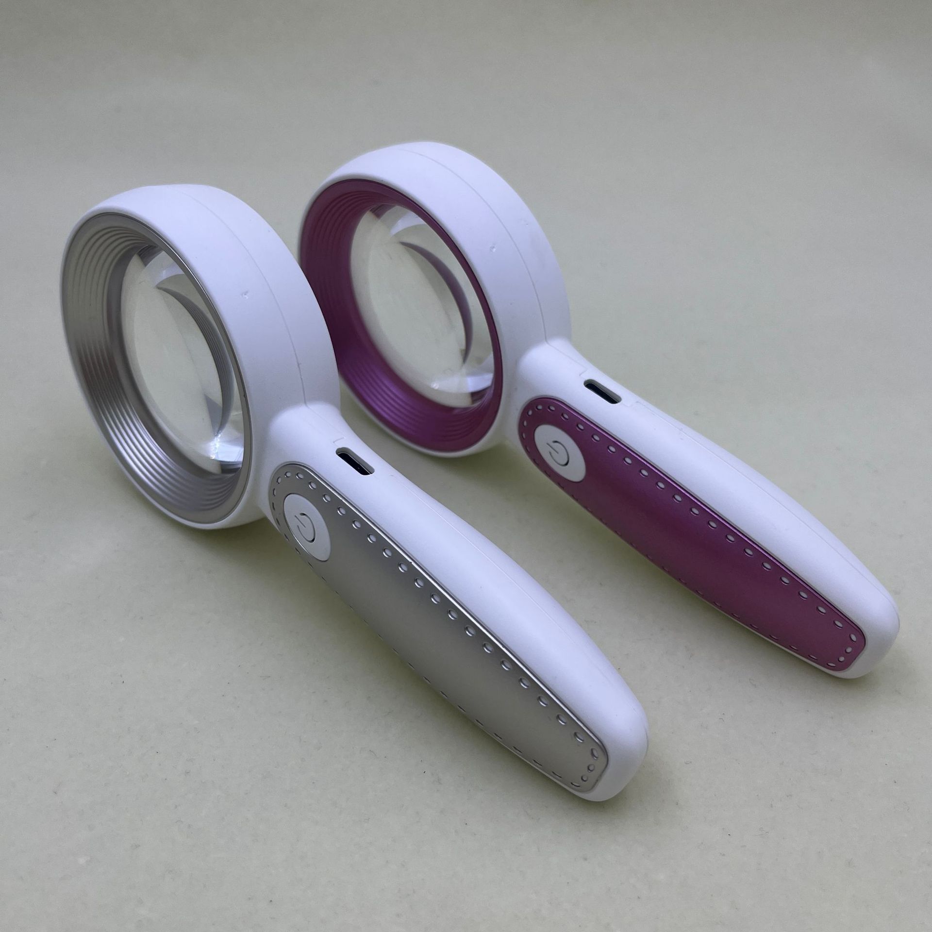 The new Amazon bestseller, a handheld high-definition rechargeable magnifying glass with 14 LED lights, is a reading magnifying glass for reading Specification image