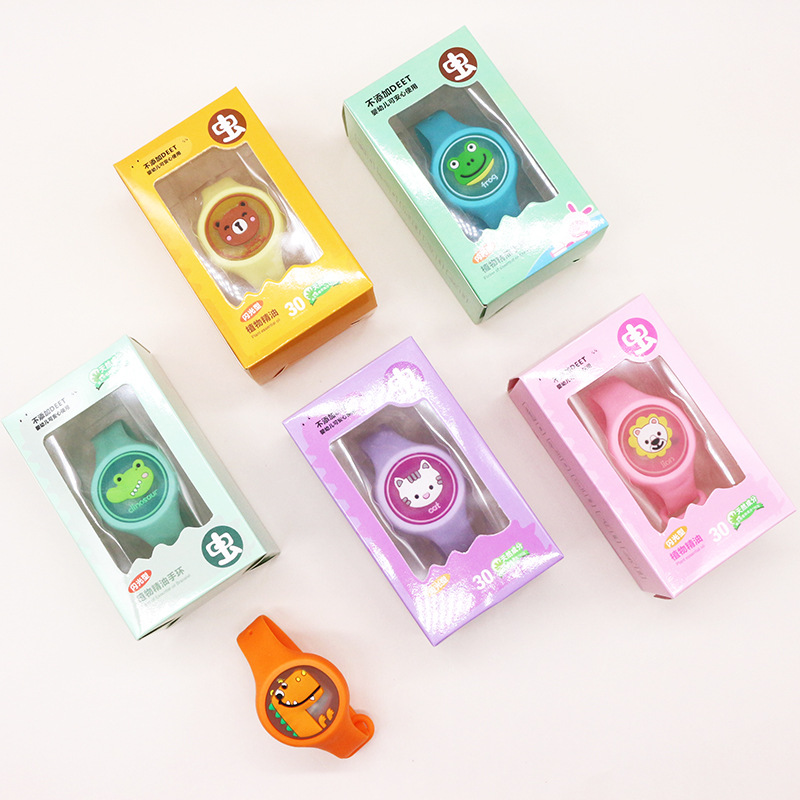 Hot-selling luminous children's plant essential oil watches, student plant essential oil wristbands, wholesale of small toys for night market stalls Application Scenario
