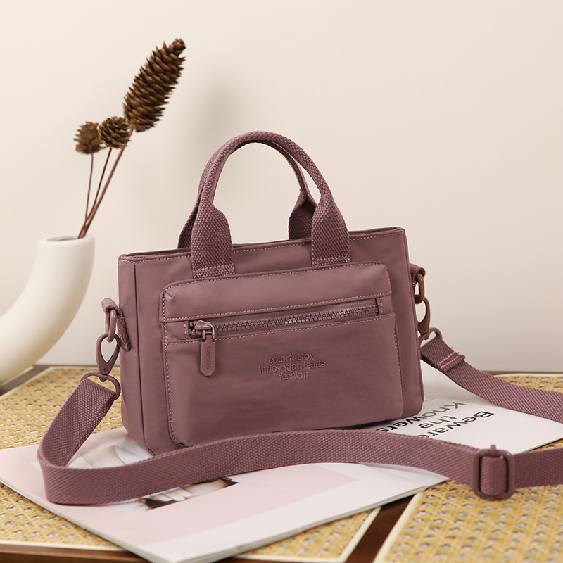 Fashionable and stylish small crossbody bag for women, single-shoulder hand-carried nylon small crossbody bag, fabric bag Item Picture