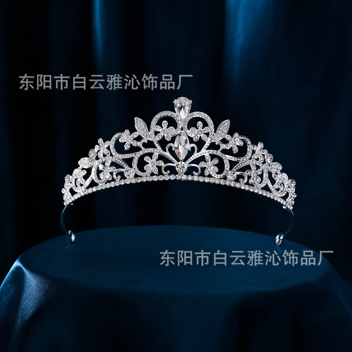 New diamond silver princess headwear, grand wedding dress, super glittering crystal, luxurious goddess bride wedding crown Application Scenario