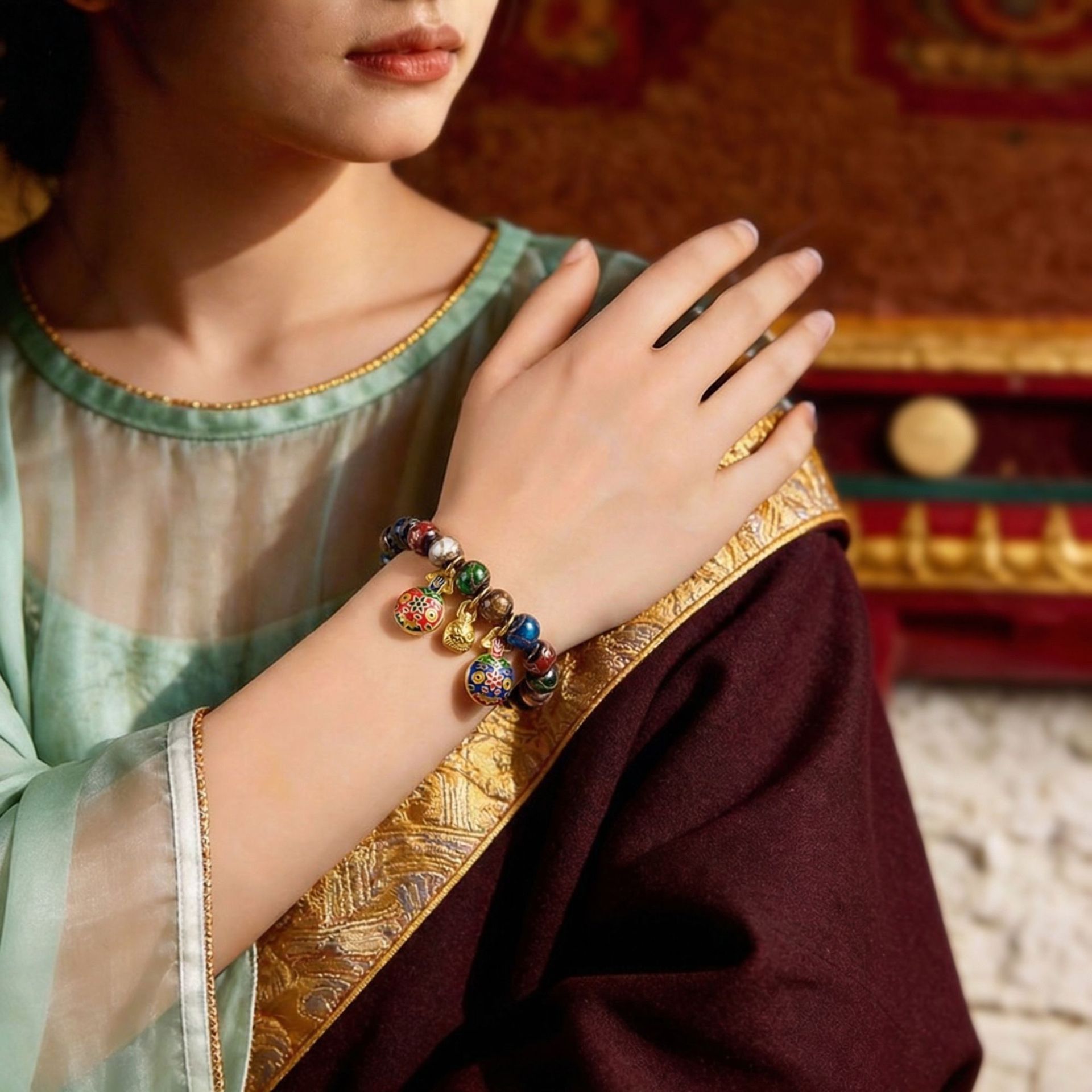 A family of three, gold-swallowing beast incense ash glass bracelet, ancient-style five-color bead couple bracelet and jewelry in stock wholesale Application Scenario
