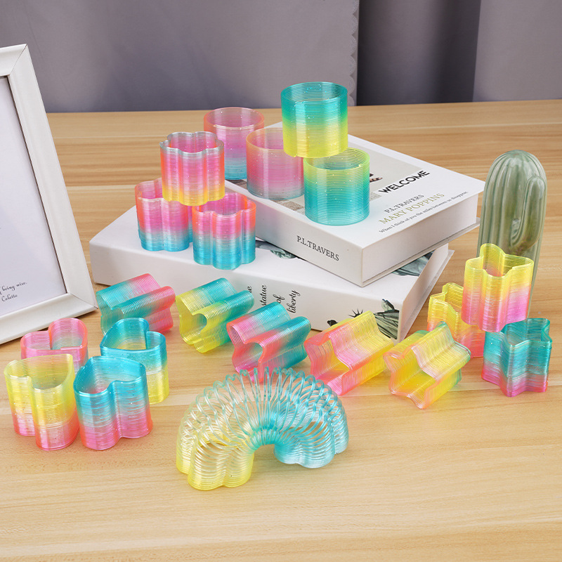 Colorful and irregular-shaped rainbow ring figurines, bead-matching puzzle toys, suitable for primary school students to build beans and create creative toys Application Scenario