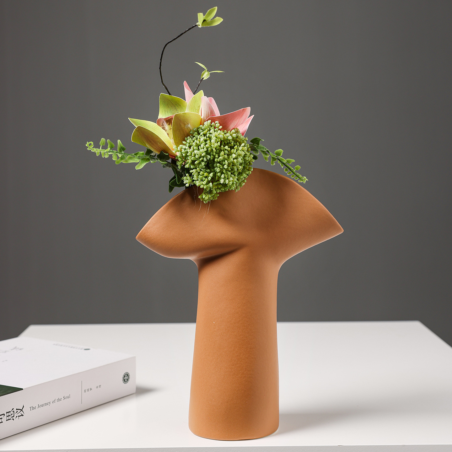 2025 New creative French flower arrangement vase, simple ceramic flower vase, hotel living room dining table, dried and fresh flowers, hydroponic decoration, home decor Specification image
