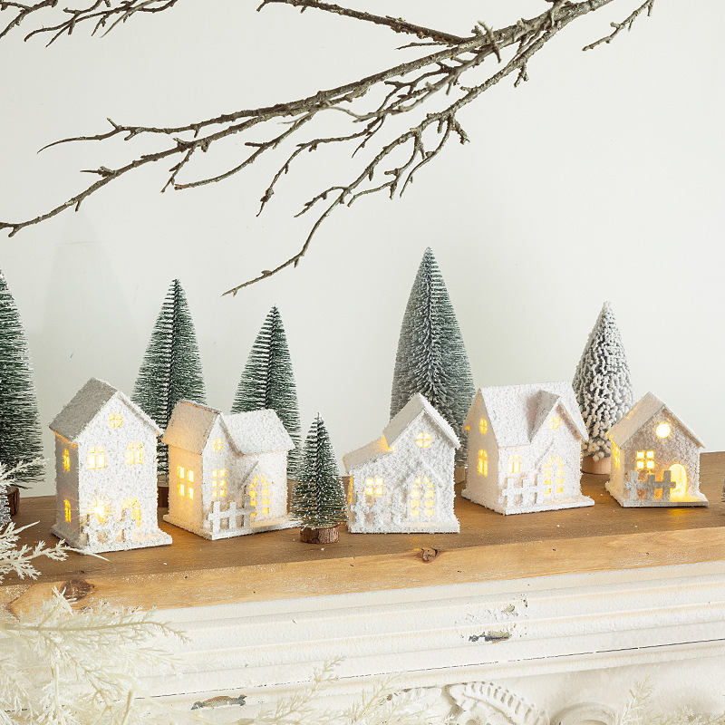 凯锦圣诞节摆件造景装饰小木屋挂件LED圣诞小房子桌面橱窗圣诞树