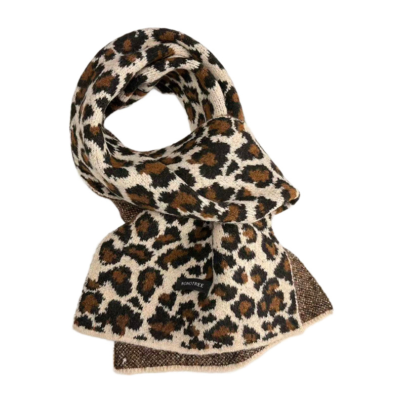 Leopard print scarves in Korean style on Instagram, stylish and stylish, warm and cold-proof women's fashion wholesale trend in autumn and winter Application Scenario