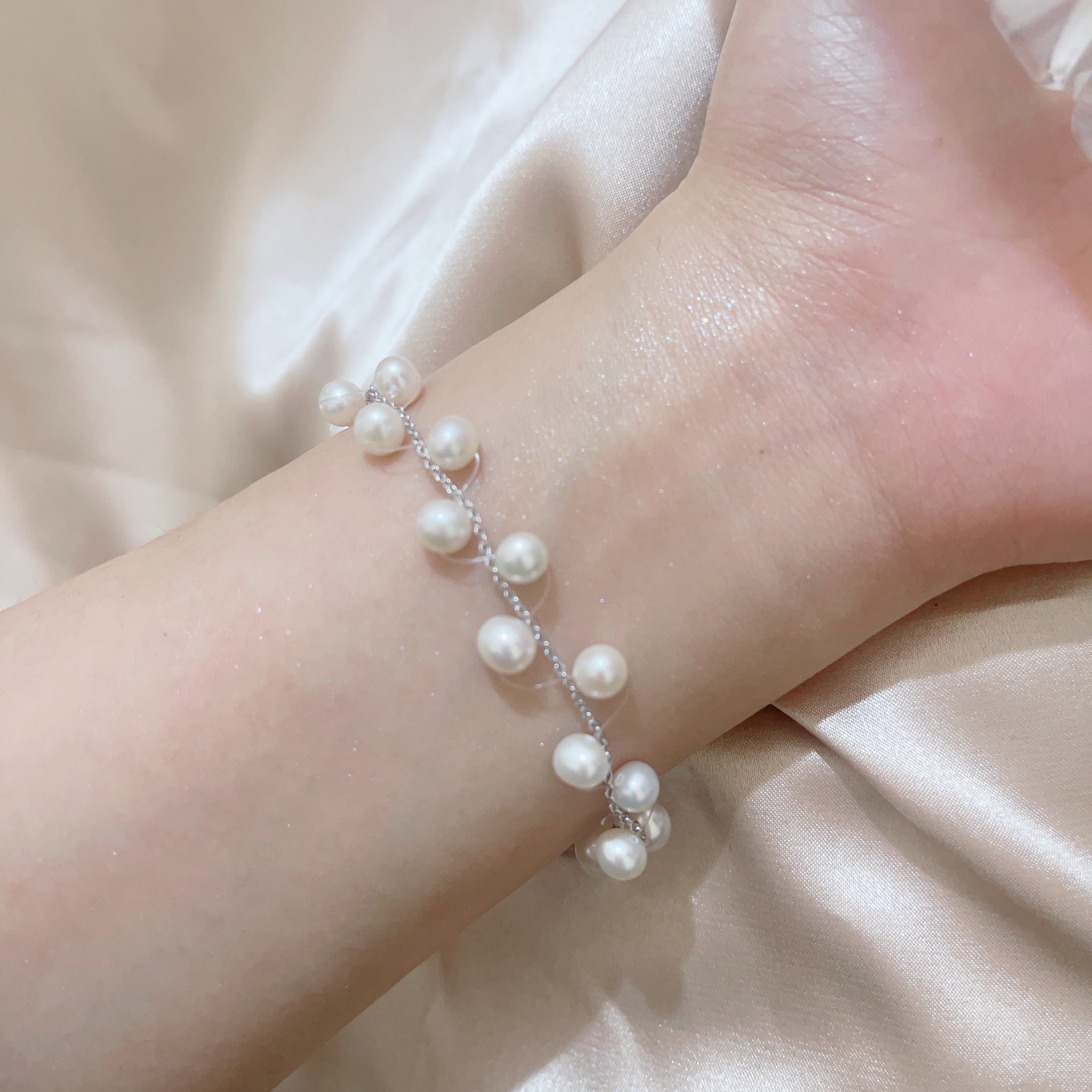 "Full Sky Stars Natural Pearl Bracelet, 925 sterling silver, fashionable design, forest-themed, super ethereal and sweet women's silver chain decoration, handcrafted. details Picture