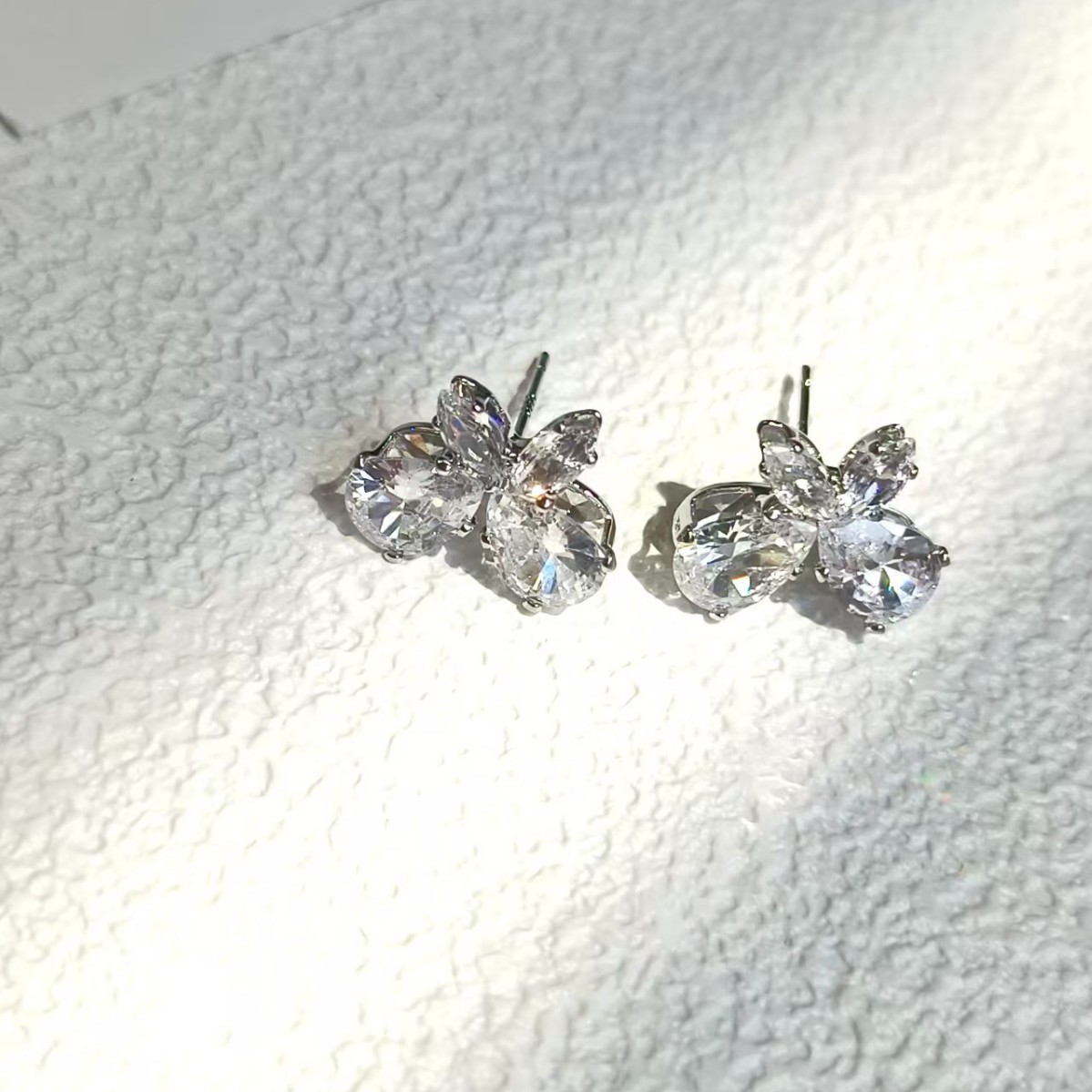 2025 New Sparkling Ear Stud earrings, pure silver butterfly Super Sparkling ear bone Stud Zircon, high-end, exquisite and versatile style Application Scenario