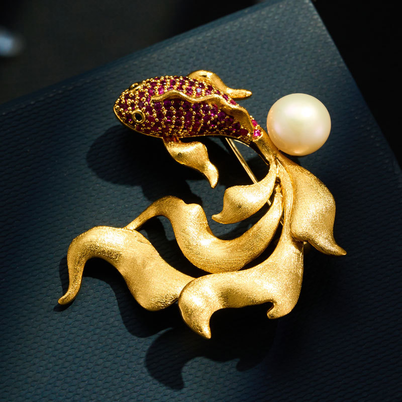 Original design: Annual Surplus Golden koi brooch, copper real gold electroplated brushed inlaid zircon freshwater pearl pin