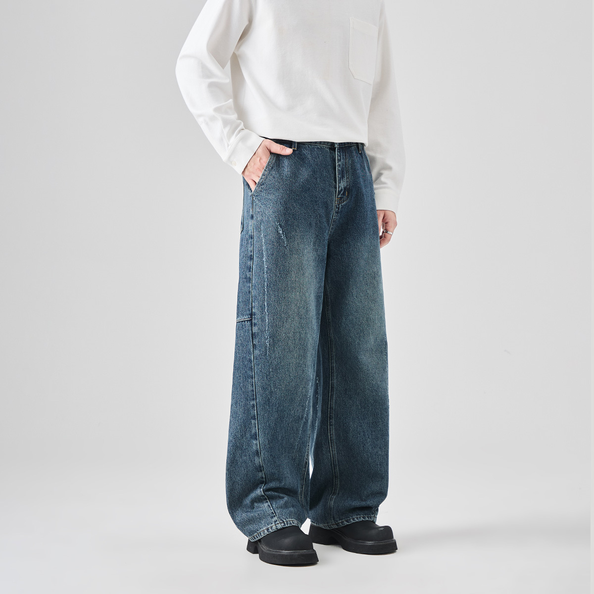APO Men's Wear: Cross-border washed, ripped and scratched jeans for men's autumn American high street trend loose straight-leg trousers details Picture