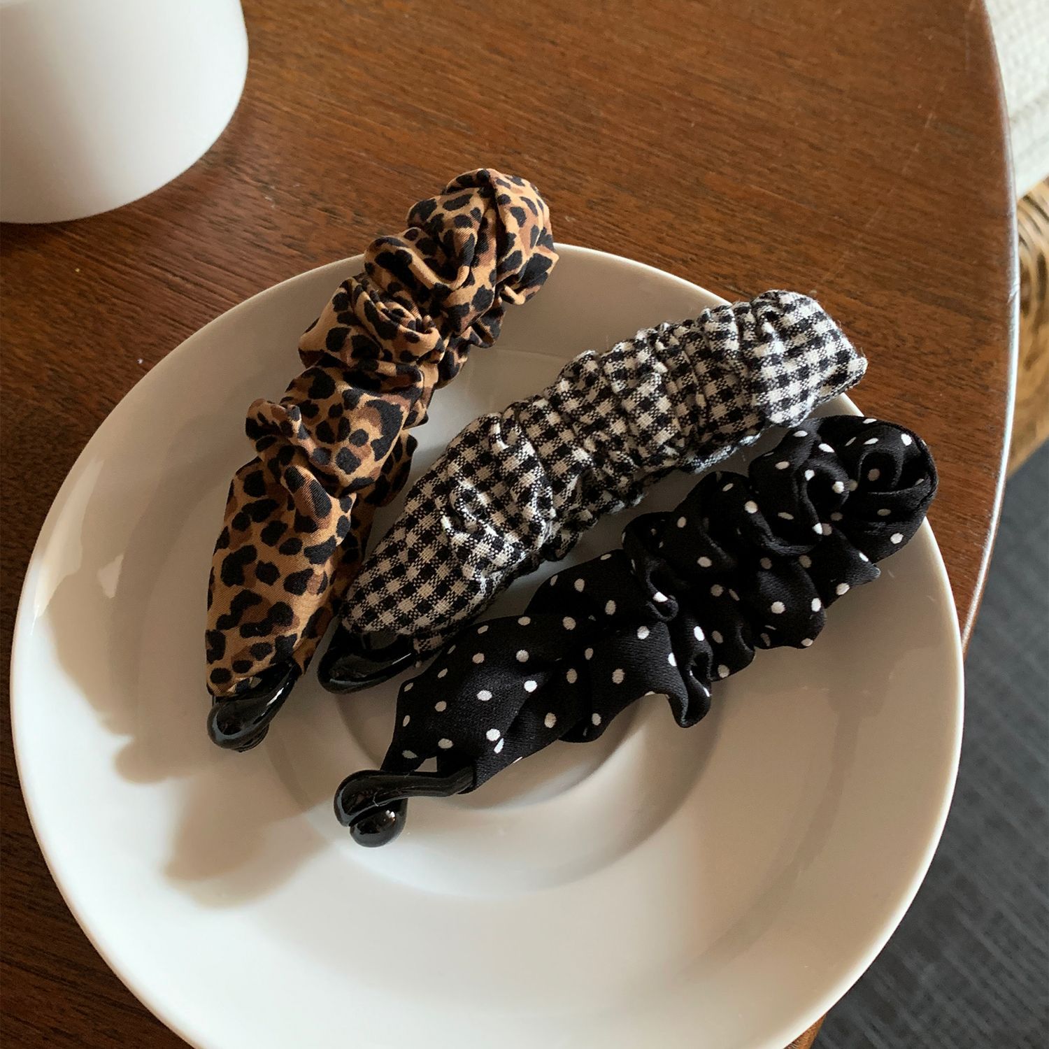 Korean-style cute polka dot leopard print hair clips, fashionable ponytail tie, fabric banana clip hair accessory details Picture