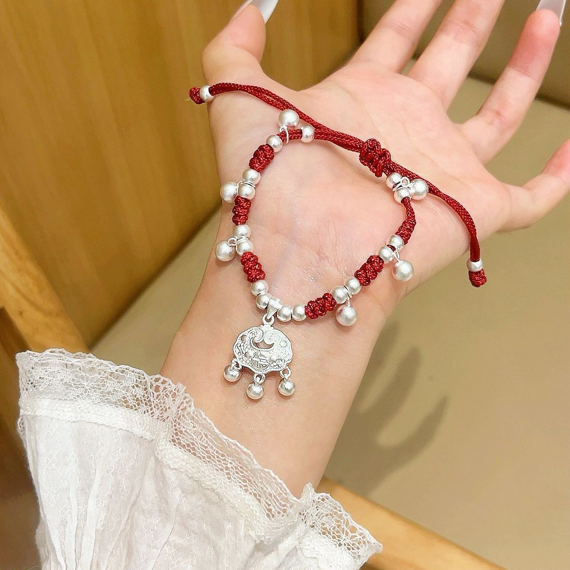Copper-plated Miao silver lock bag bell hand-woven bracelet, pure handcrafted Chinese-style bracelet, bell red string bracelet Application Scenario
