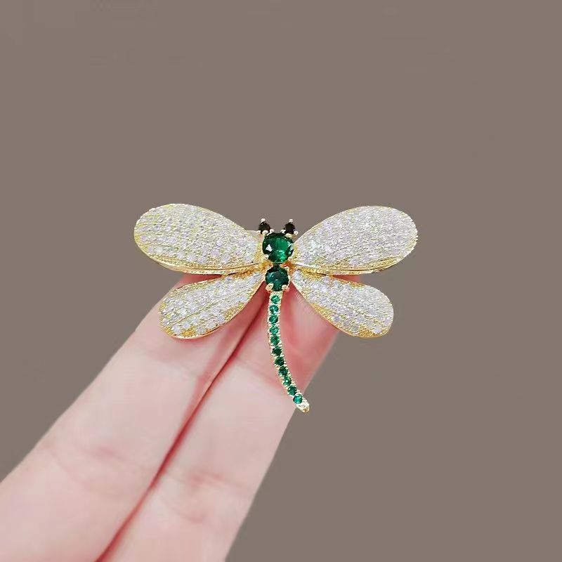 High-end and exquisite European and American dragonfly brooches, luxurious and niche suit brooches, design sense pins, collar pins, and anti-glare accessories details Picture