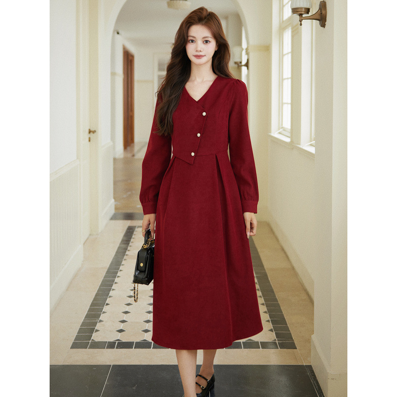 浪漫复古红色连衣裙女秋冬新款法式赫本磨毛V领裙子高级感