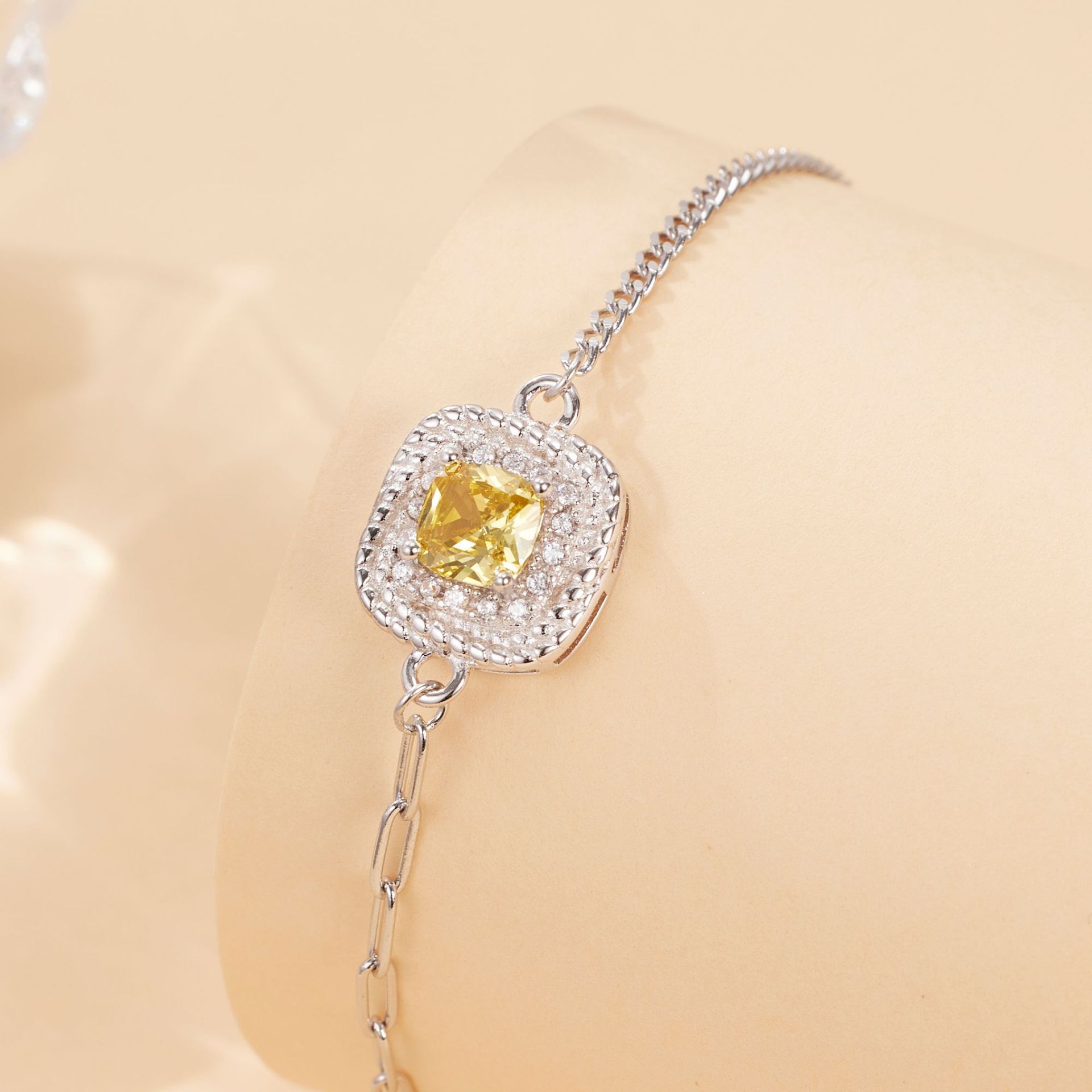 Small cube sugar bracelet with micro-inlay, niche, light luxury and high-end style, all-in-one jewelry, live-streaming supply manufacturer wholesale details Picture