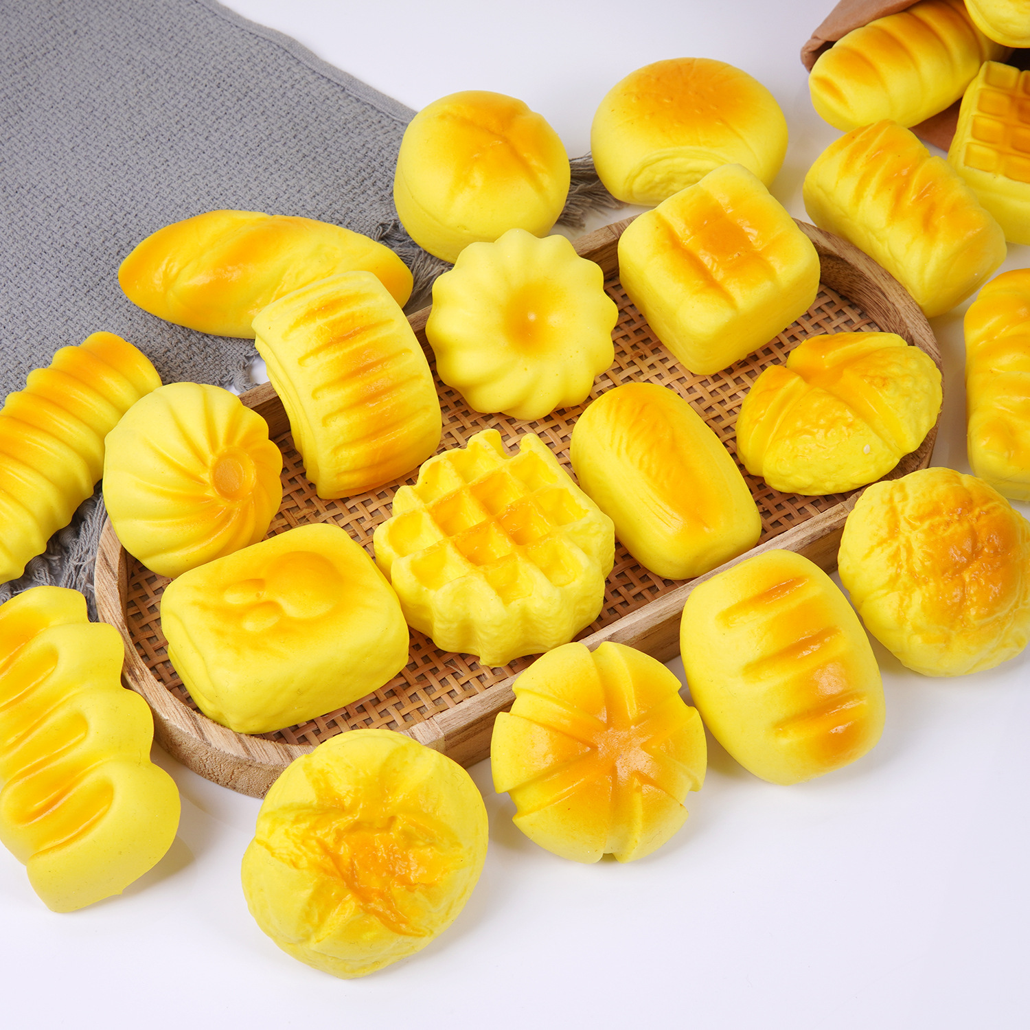 Slow rebound simulation bread Kneading Fun, wet soft and sticky, finger sucking fake bread PU small slow rebound toy random details Picture