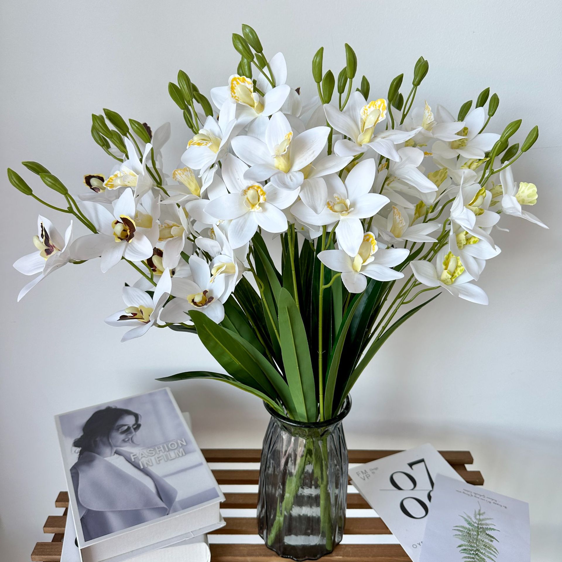Wholesale of 3D printed handcrafted artificial flowers of the new European-style home flower arrangement furniture and soft furnishings with a simulation of 20 bunches of tiger head orchids Application Scenario