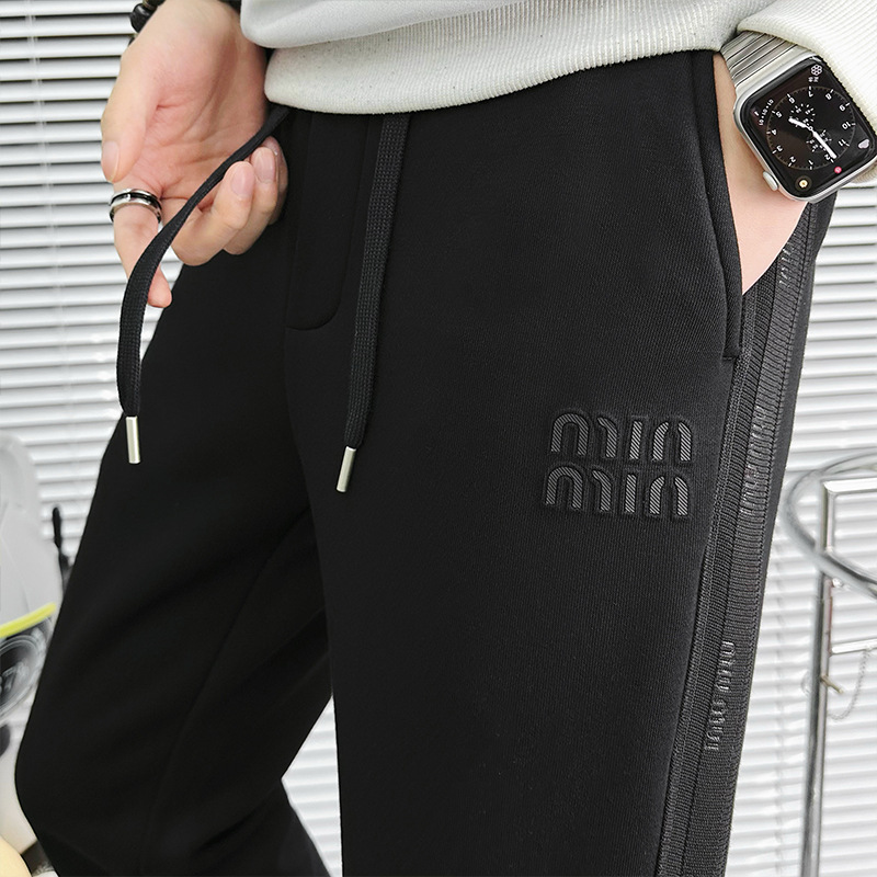 Winter's top trendy sportswear sweatpants for men: loose, large-sized, wide-leg pants with a sense of drape, and trendy fleece straight-leg casual pants Application Scenario
