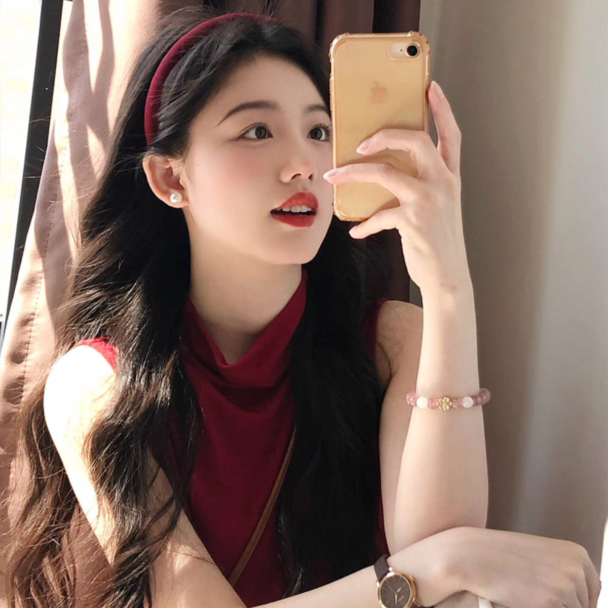 The 2025 new style is elegant and versatile. It features a satin hairband with a high-end and stylish face wash headband, travel hair clips, hair ties and headwear Application Scenario