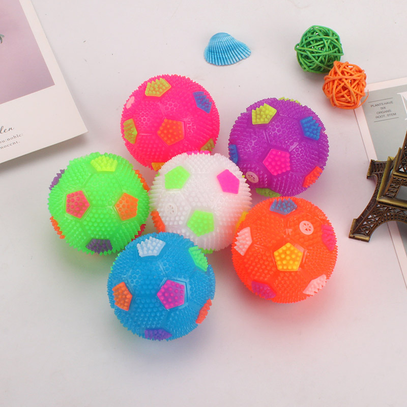 Silbato brillante fútbol nuevo brillante colorido saltar fútbol yiwu niños brillantes juguetes puestos de piso al por mayor Specification image