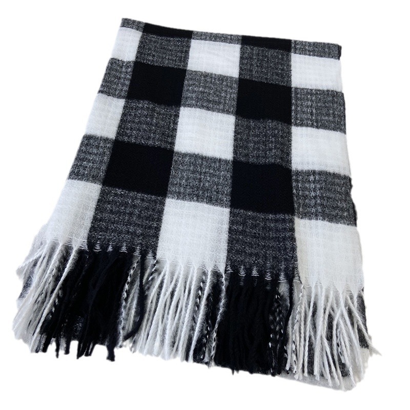 A new style of faux cashmere tassel scarf for women's autumn and winter 2024, a versatile and warm thick checkered shawl for Korean students, available for wholesale at street stalls Item Picture