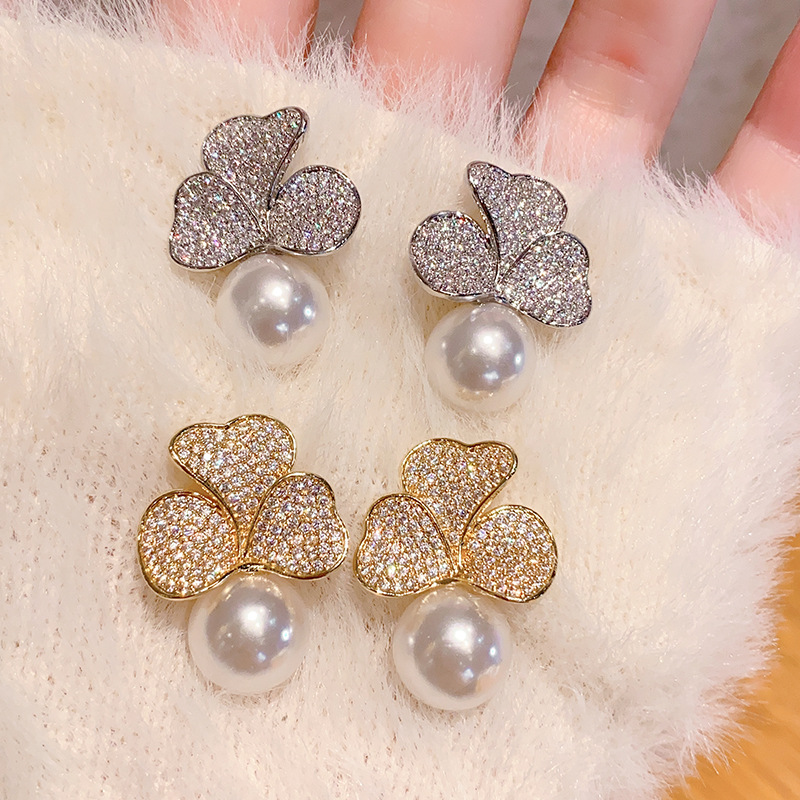 New best-selling copper-inlaid zircon stud three-petal flower pearl earrings, high-end design earrings, exquisite and versatile for women Specification image