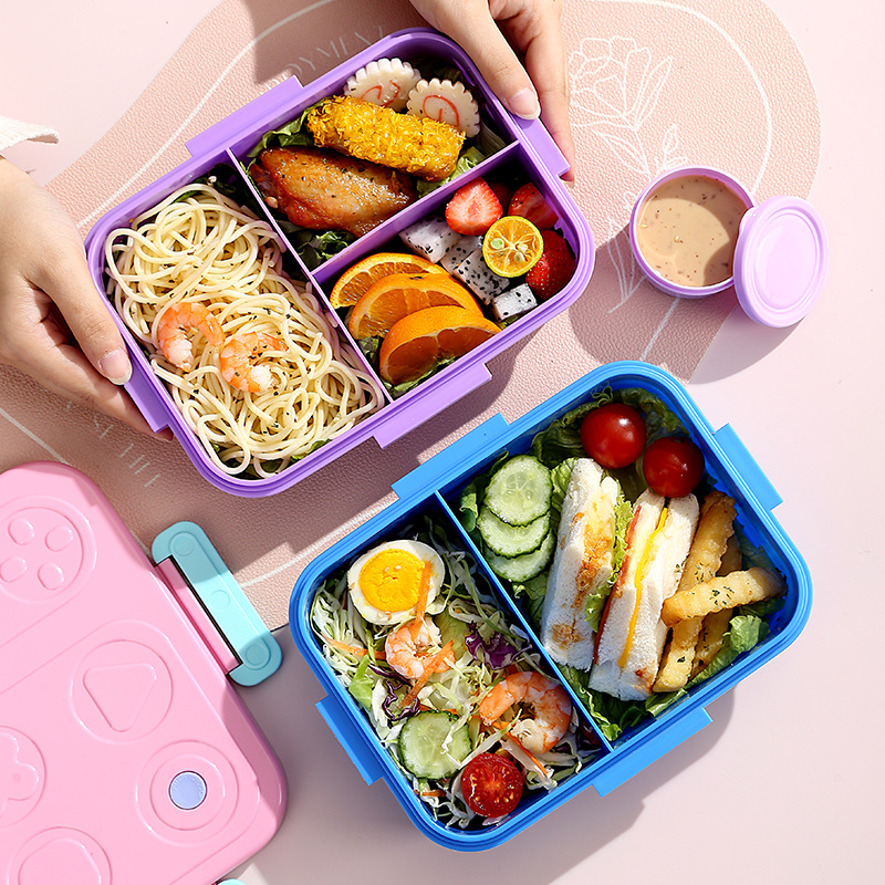 The grid microwave-safe lunch box, the compartment-sealed snack box, and the children's building block convenient large-capacity lunch box Application Scenario